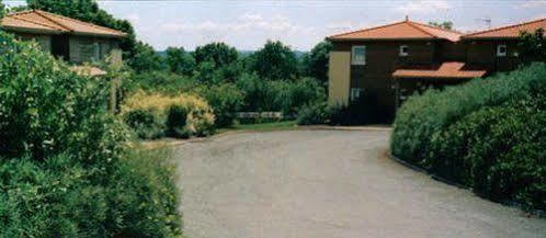 Hotel Le Saint Pierre Moncoutant Exterior foto